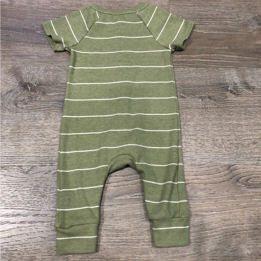 Greyson Collective. Ribbed striped short sleeve bodysuit.Green/white.6-9months. - Picture 2 of 5